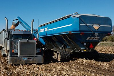 Kinze - 1305 Dual Auger Cart