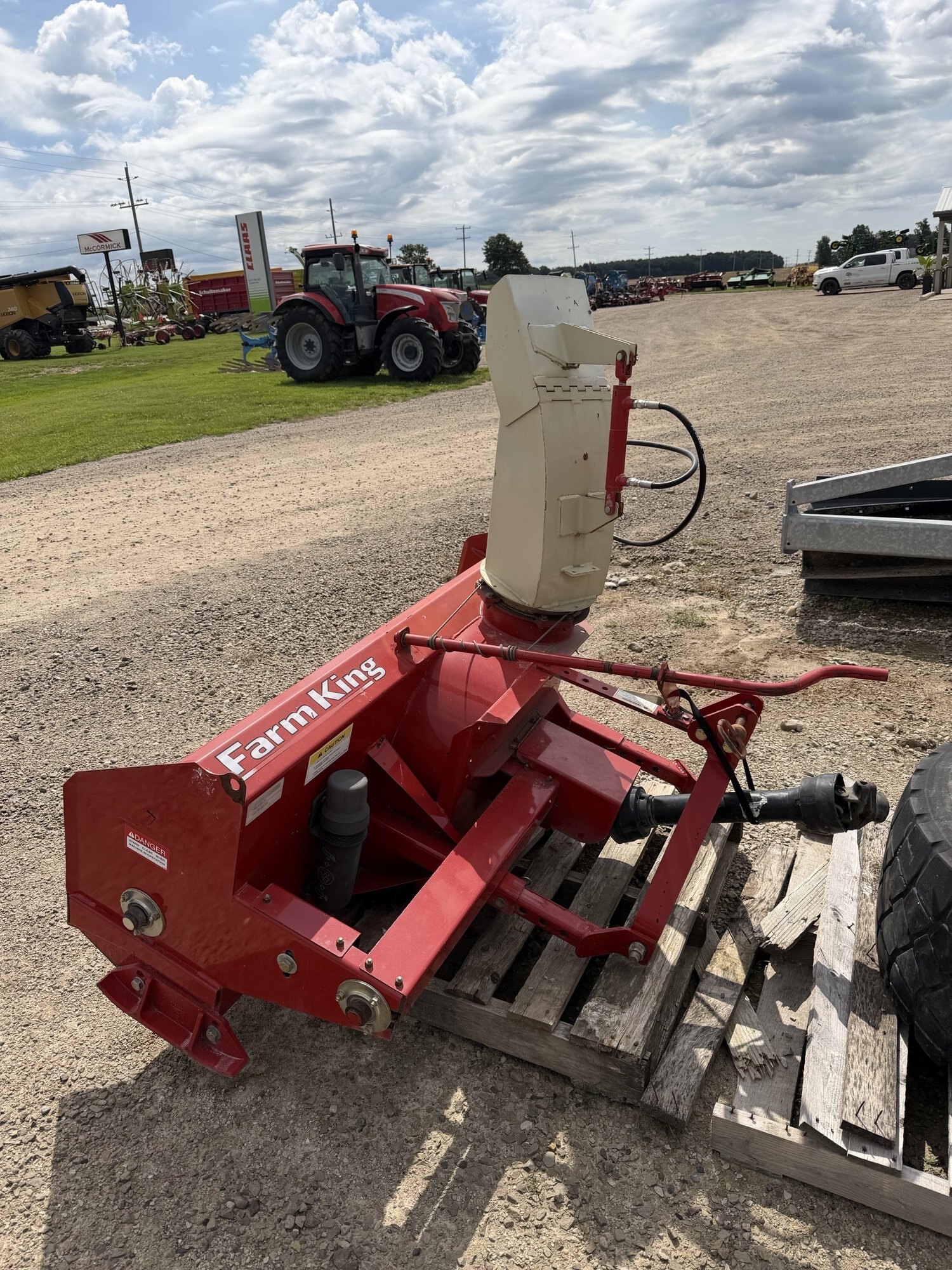 FARM KING 600 SNOWBLOWER