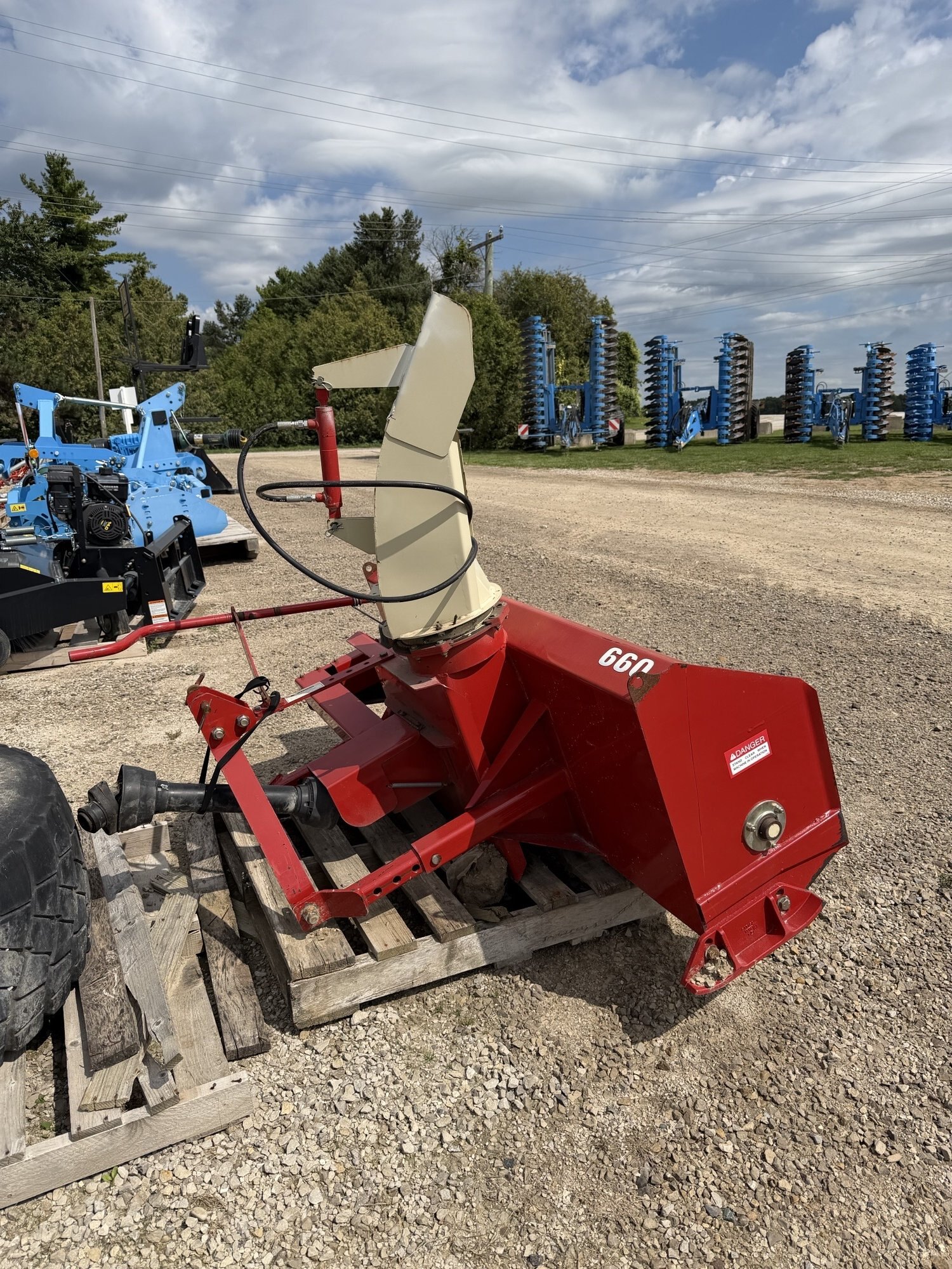 FARM KING 600 SNOWBLOWER
