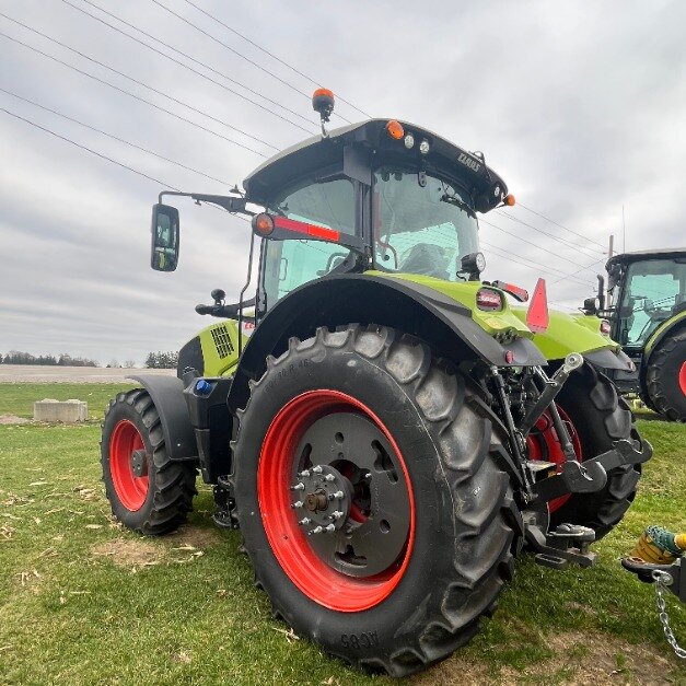 CLAAS Axion 810