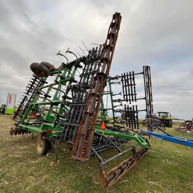 JOHN DEERE 726 CULTIVATOR