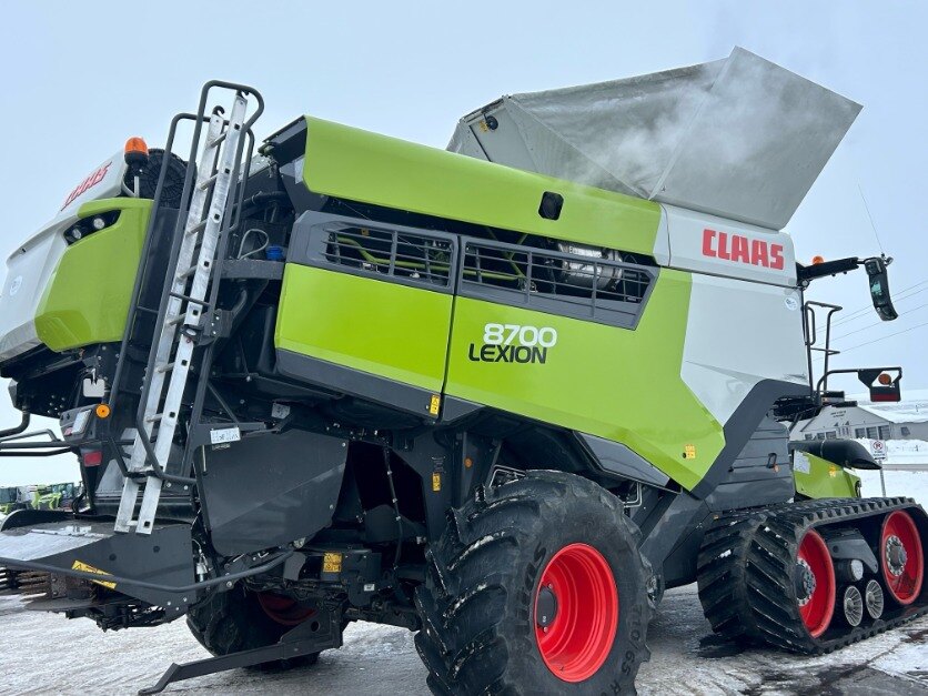 2023 CLAAS LEXION 8700TT