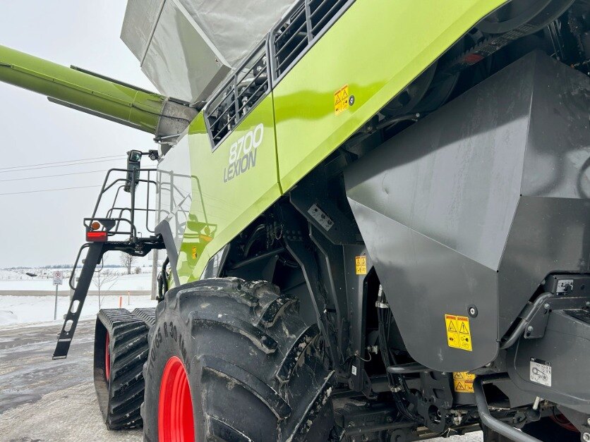 2023 CLAAS LEXION 8700TT