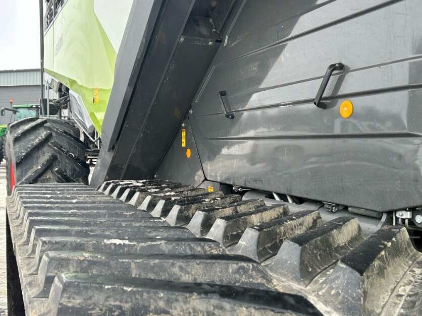 2023 CLAAS LEXION 8700TT