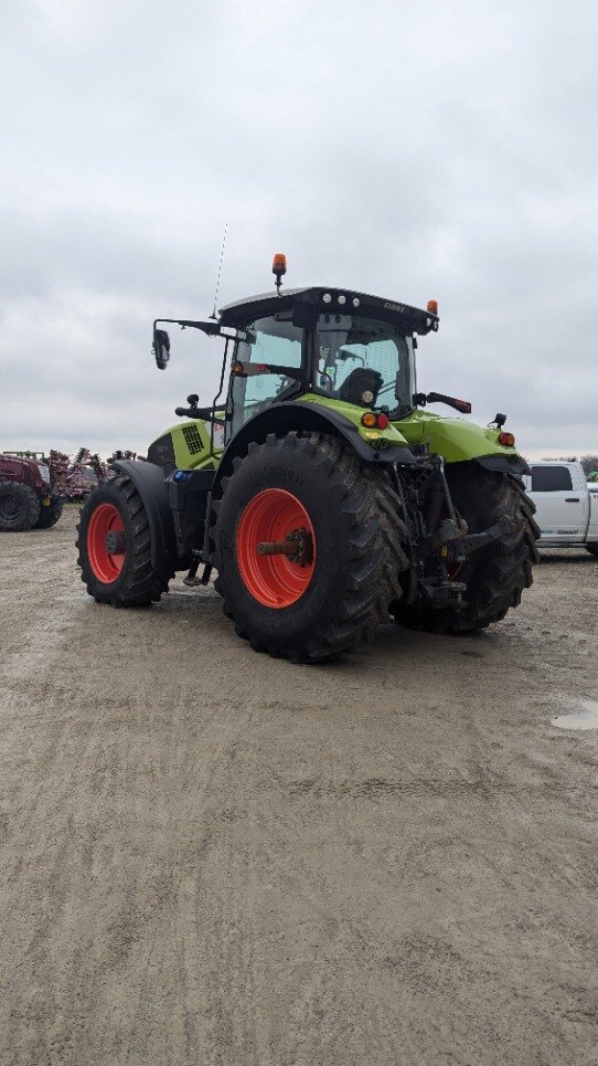 2018 CLAAS Axion 840