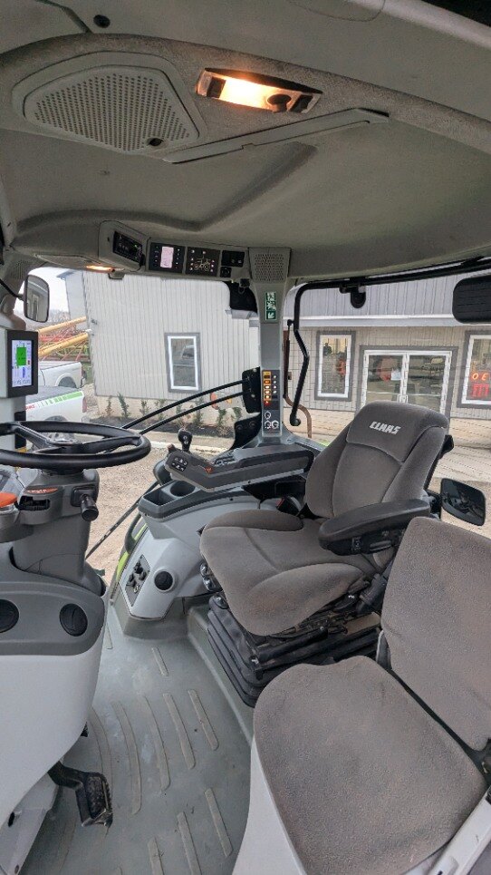 2018 CLAAS Axion 840