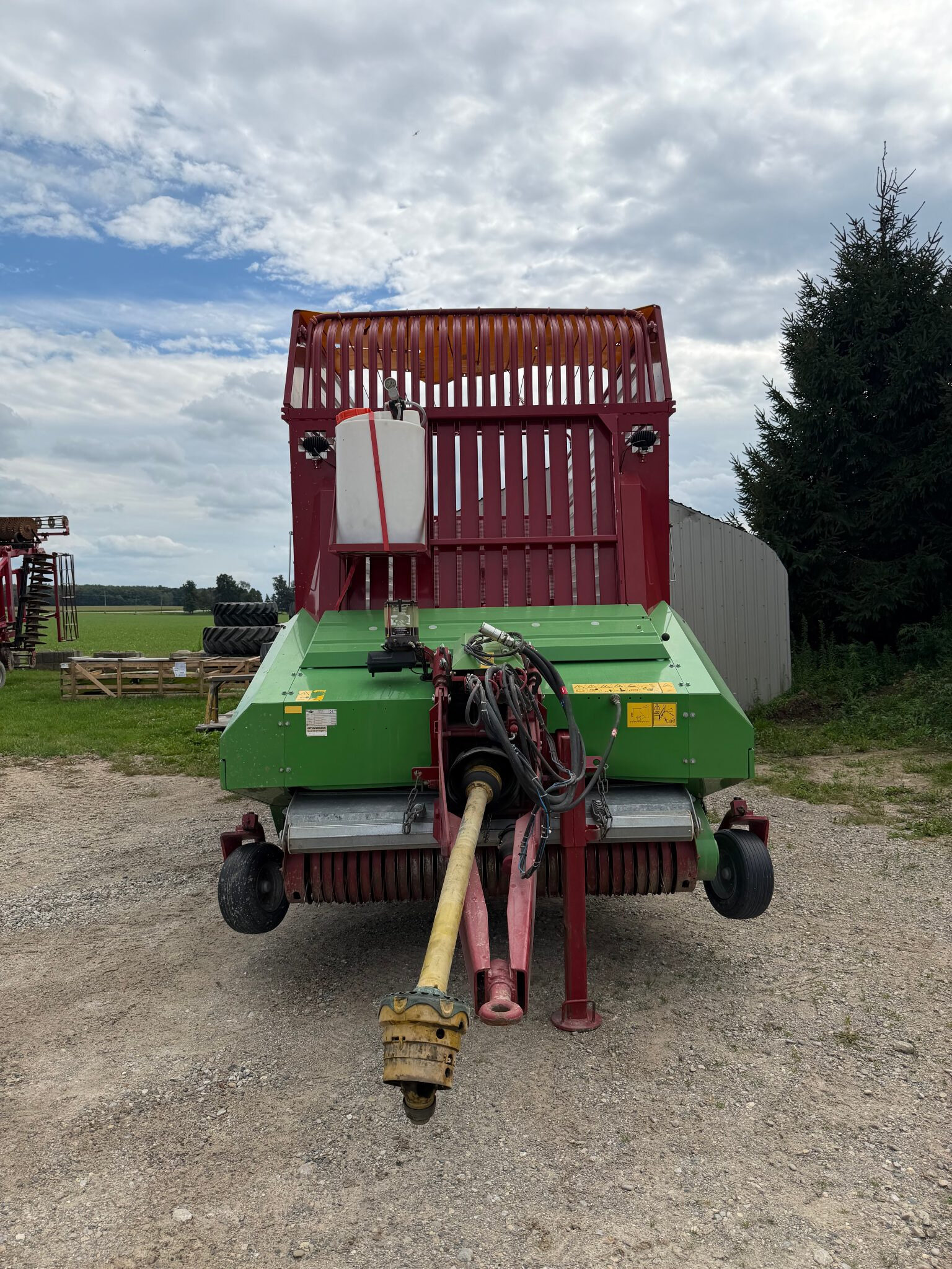2013 STRAUTMANN 340L SELF LOADING WAGON