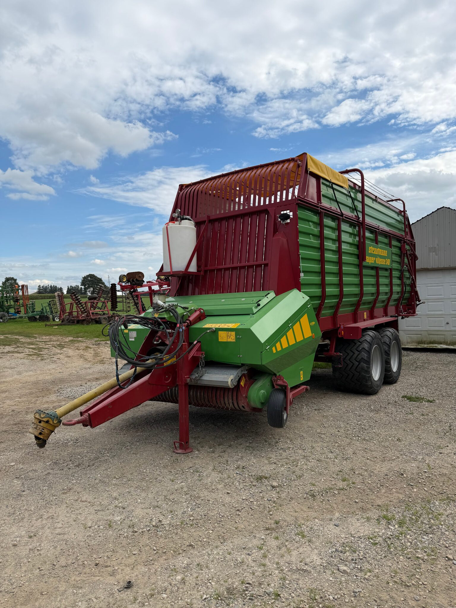 2013 STRAUTMANN 340L SELF LOADING WAGON