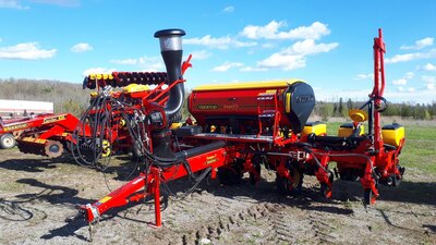 NEW Vaderstad Tempo F8 corn planter