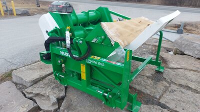 *BRAND NEW* Hustler LX104 Chainless Bale Feeder