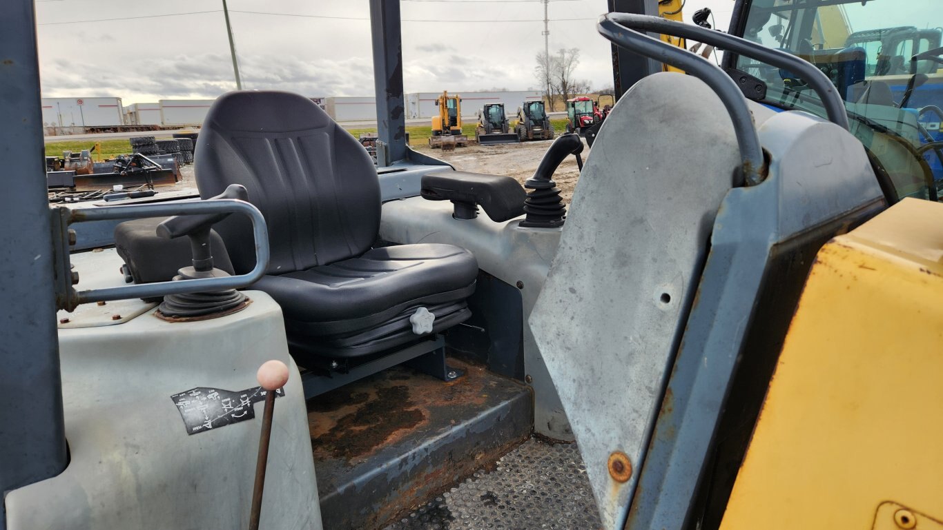 2005 New Holland DC85