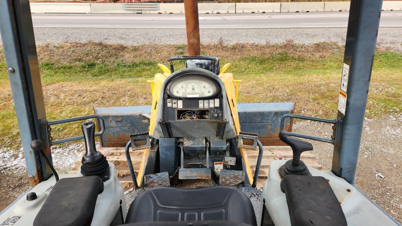 2005 New Holland DC85