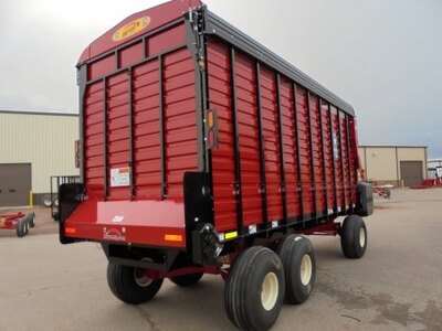 Meyer Manufacturing RT200 Front & Rear Unload Forage Box