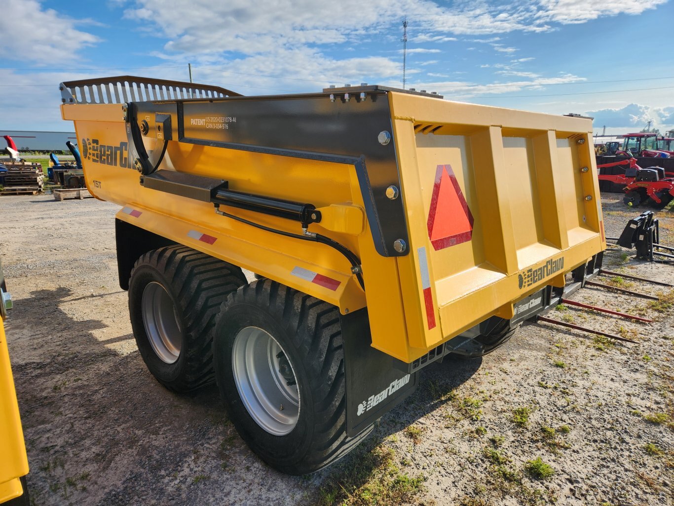 BearClaw 15 ton dump trailer