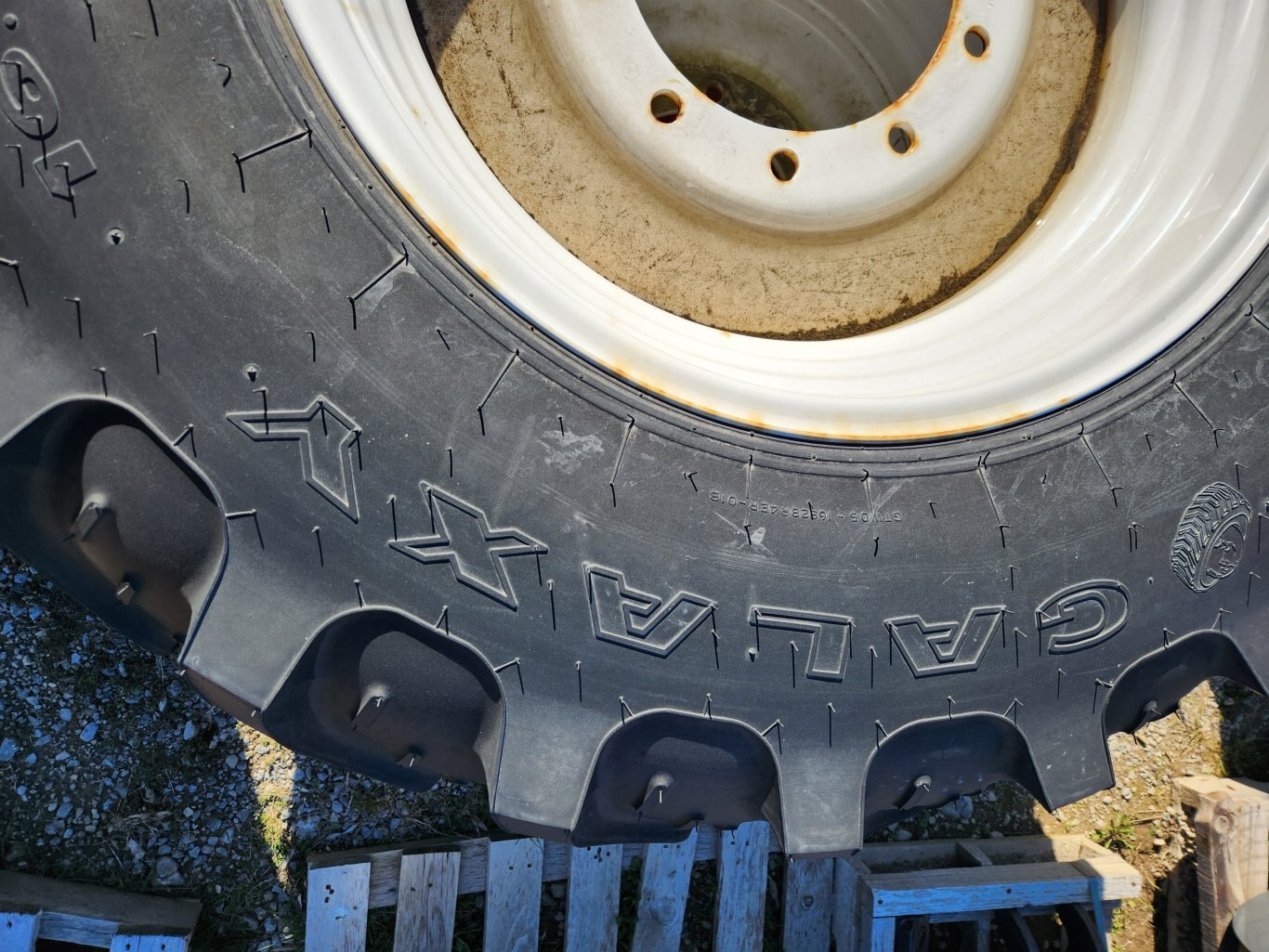 Galaxy EZ Rider 16.9 28 R4 tires & rims