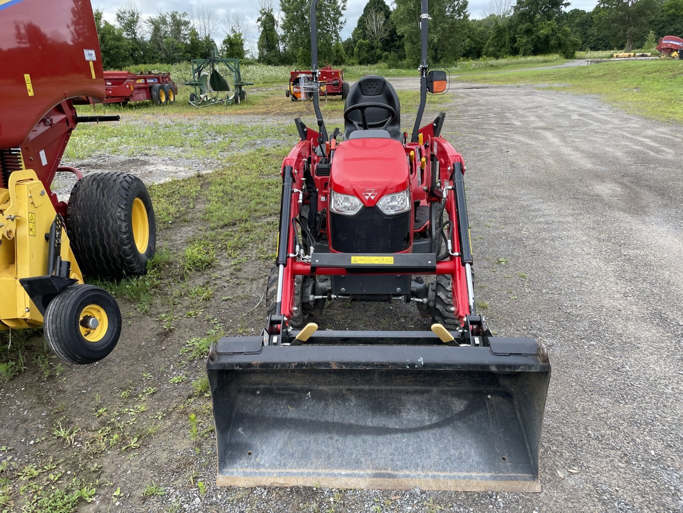 2021 Massey Ferguson GC1723E