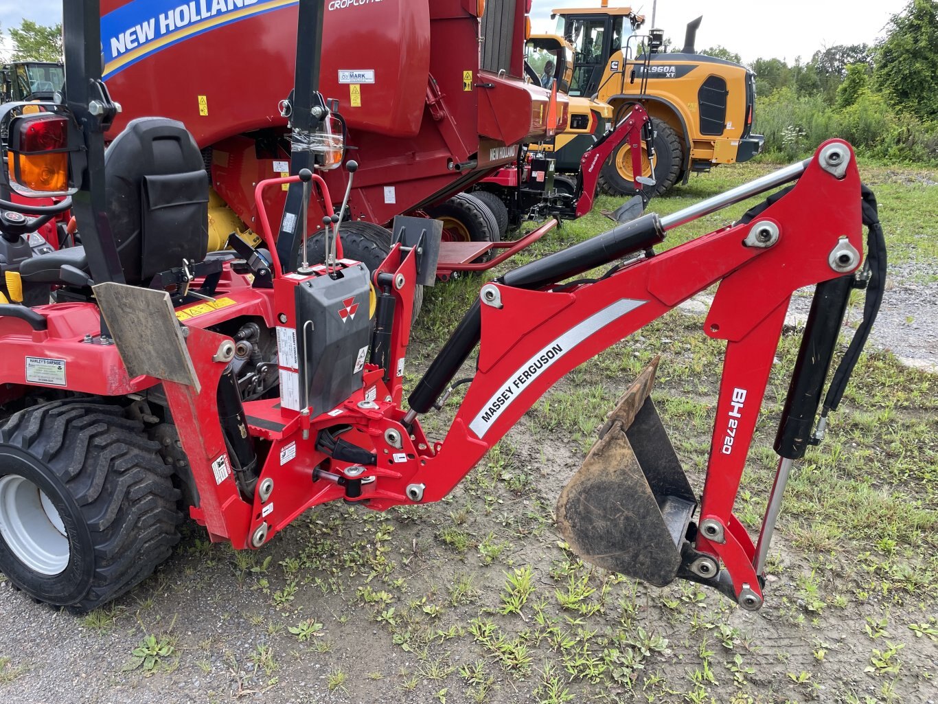 2021 Massey Ferguson GC1723E