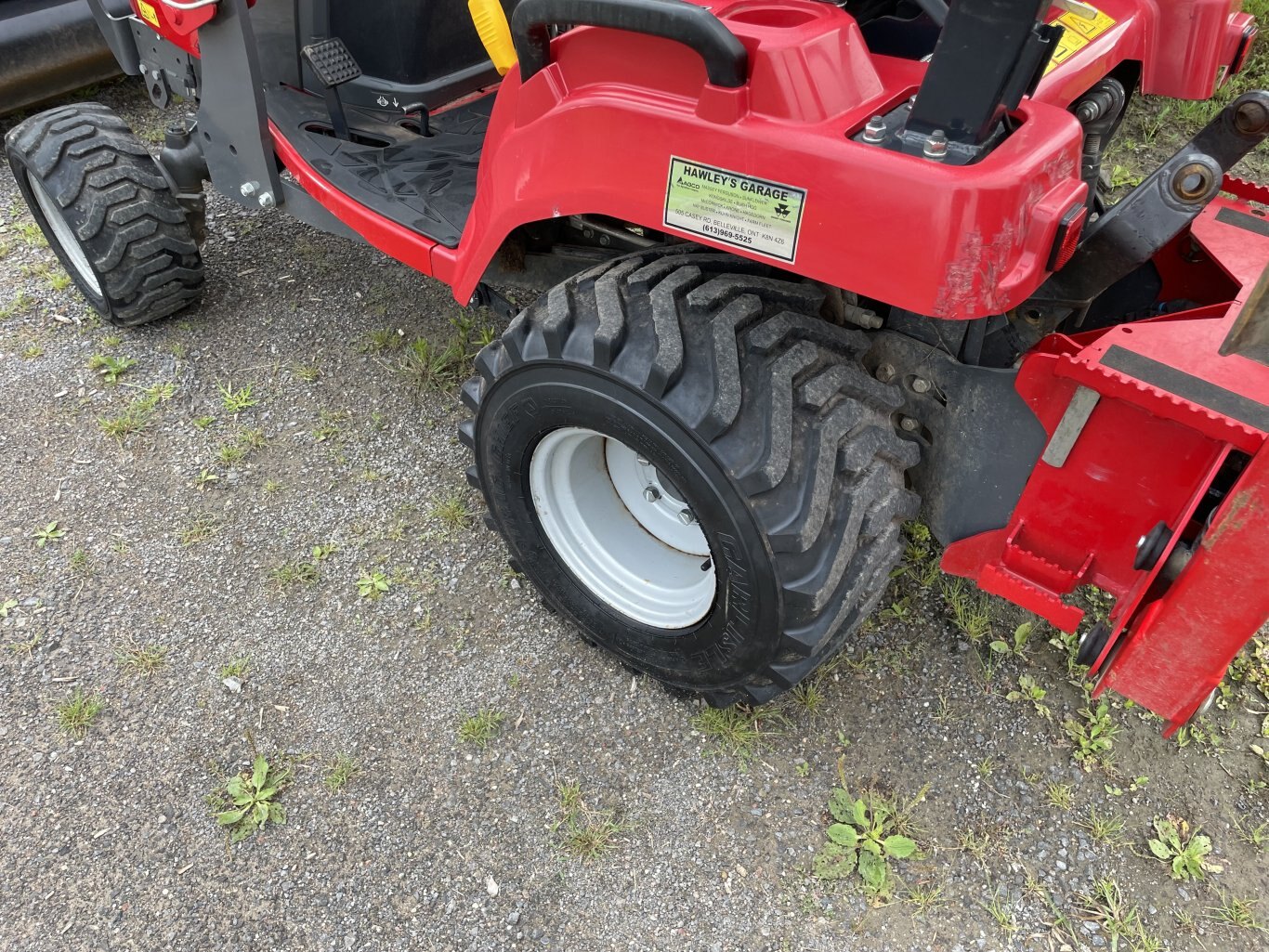 2021 Massey Ferguson GC1723E