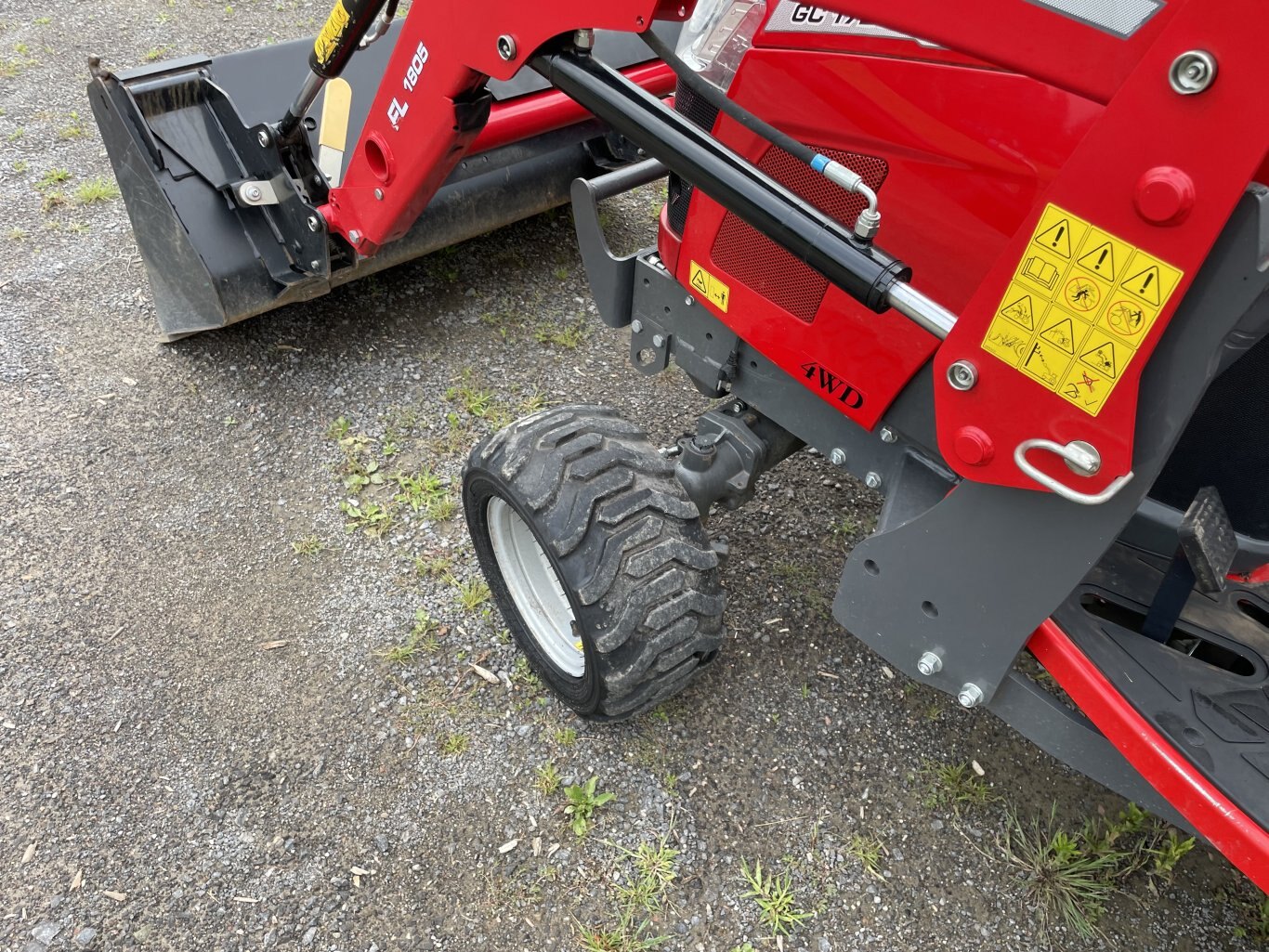 2021 Massey Ferguson GC1723E