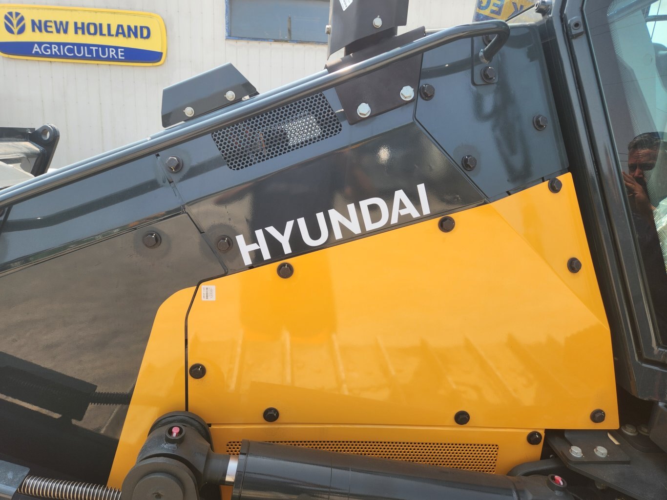 Hyundai HD100 dozer