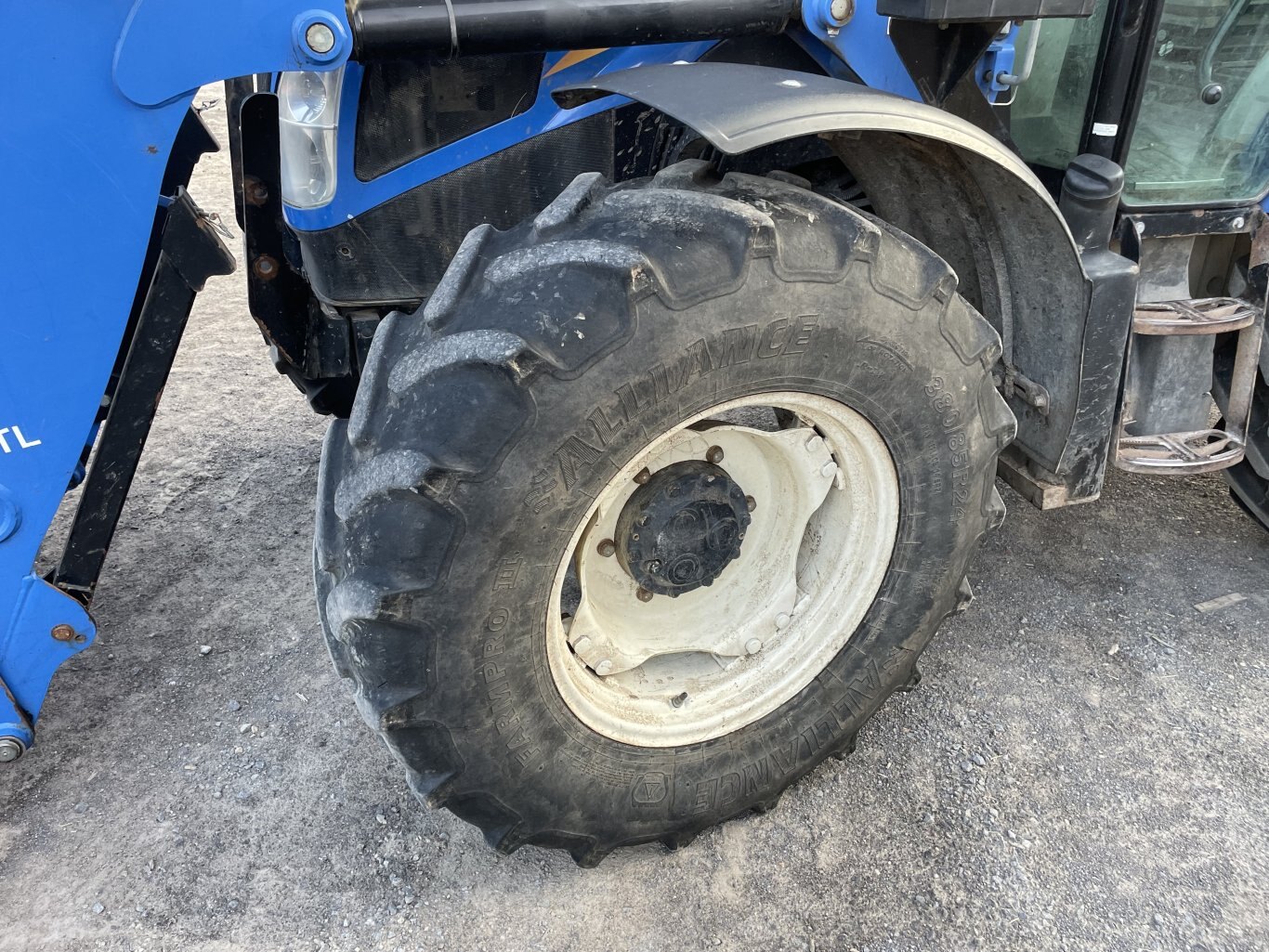 2014 New Holland T4.105 Dual Command tractor