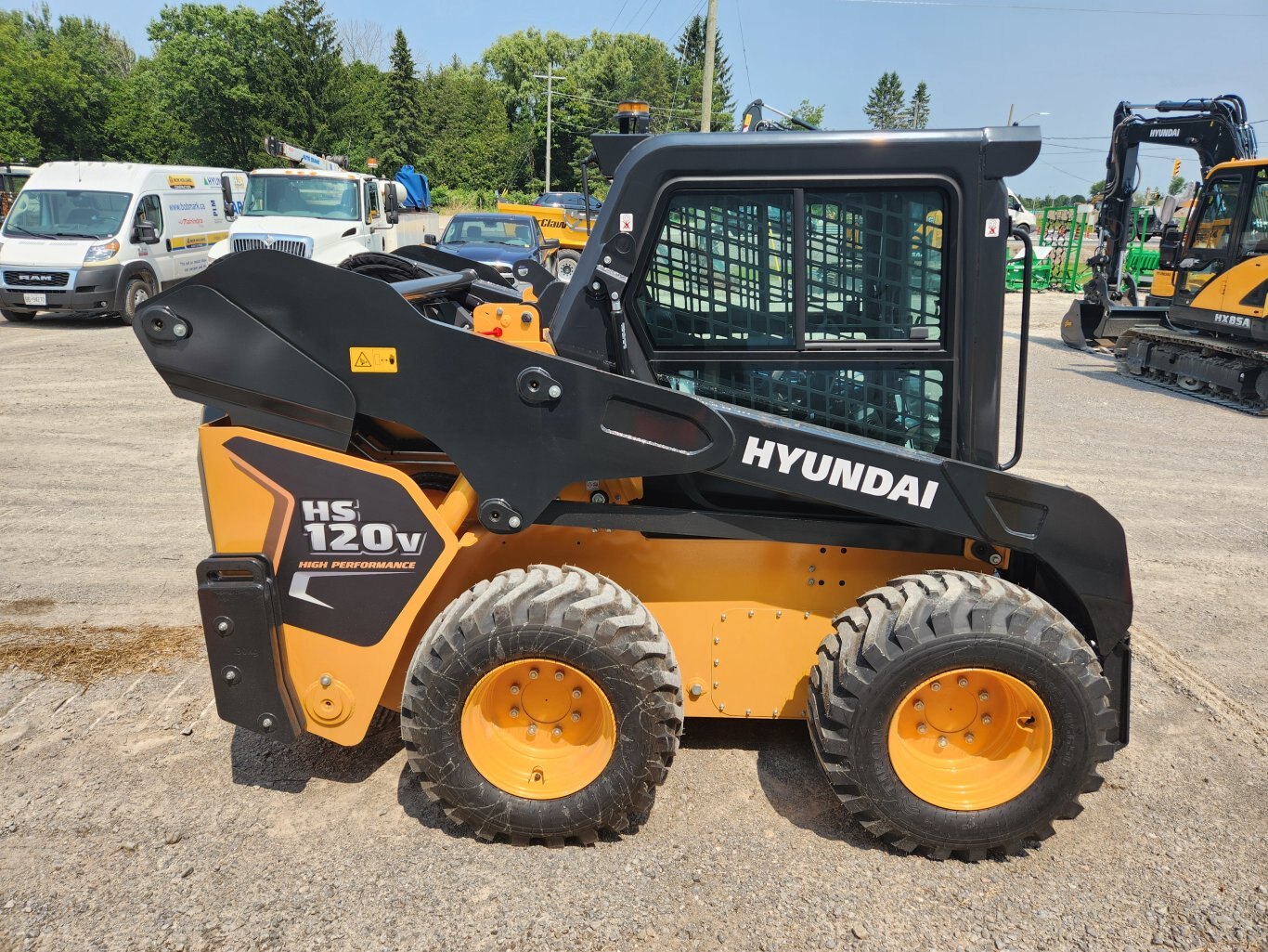 NEW Hyundai HS120V Skidsteer