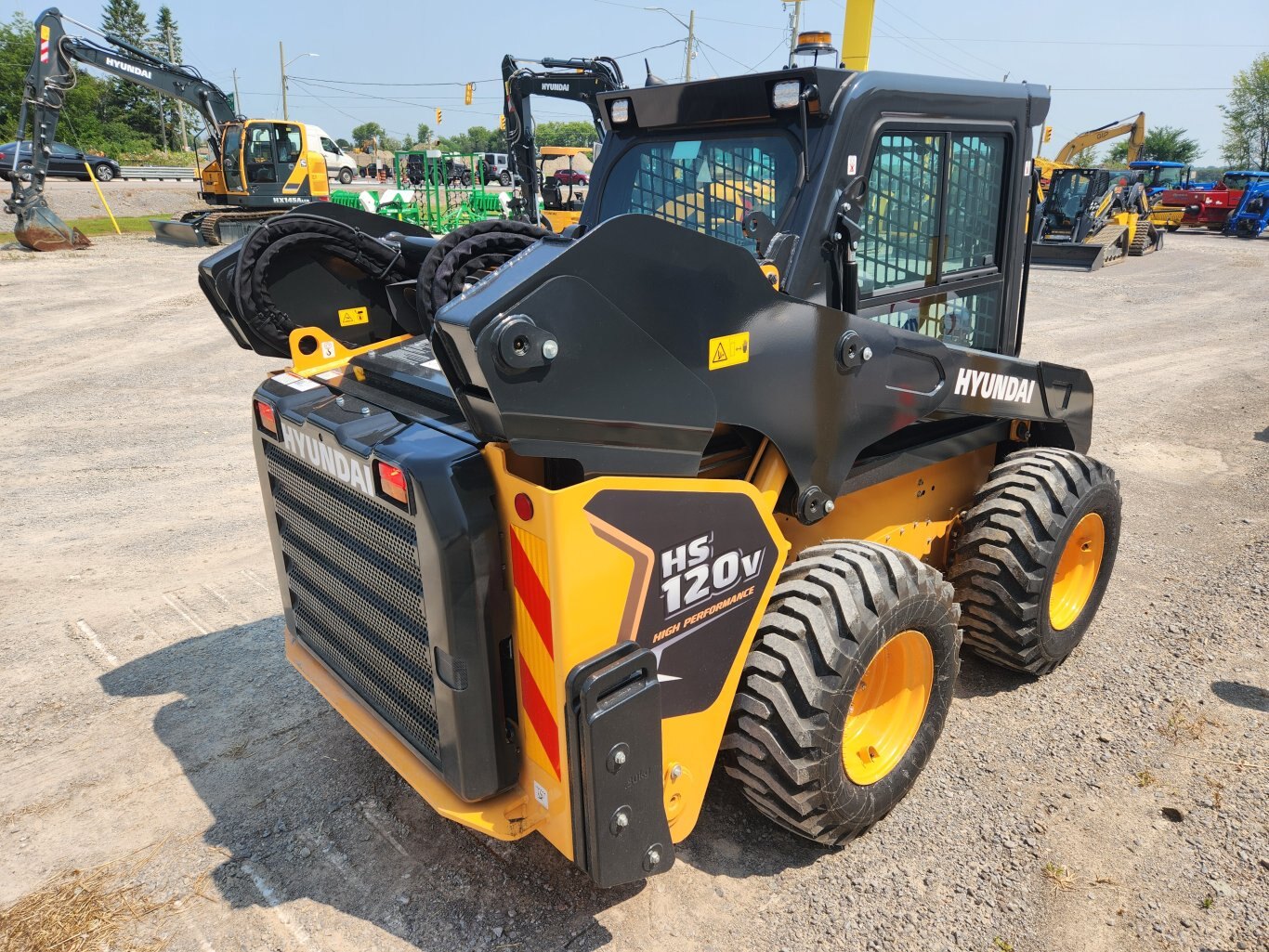 NEW Hyundai HS120V Skidsteer