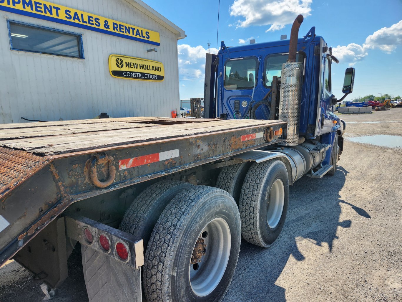 2007 Freightliner Cascadia Day Cab Transport Truck