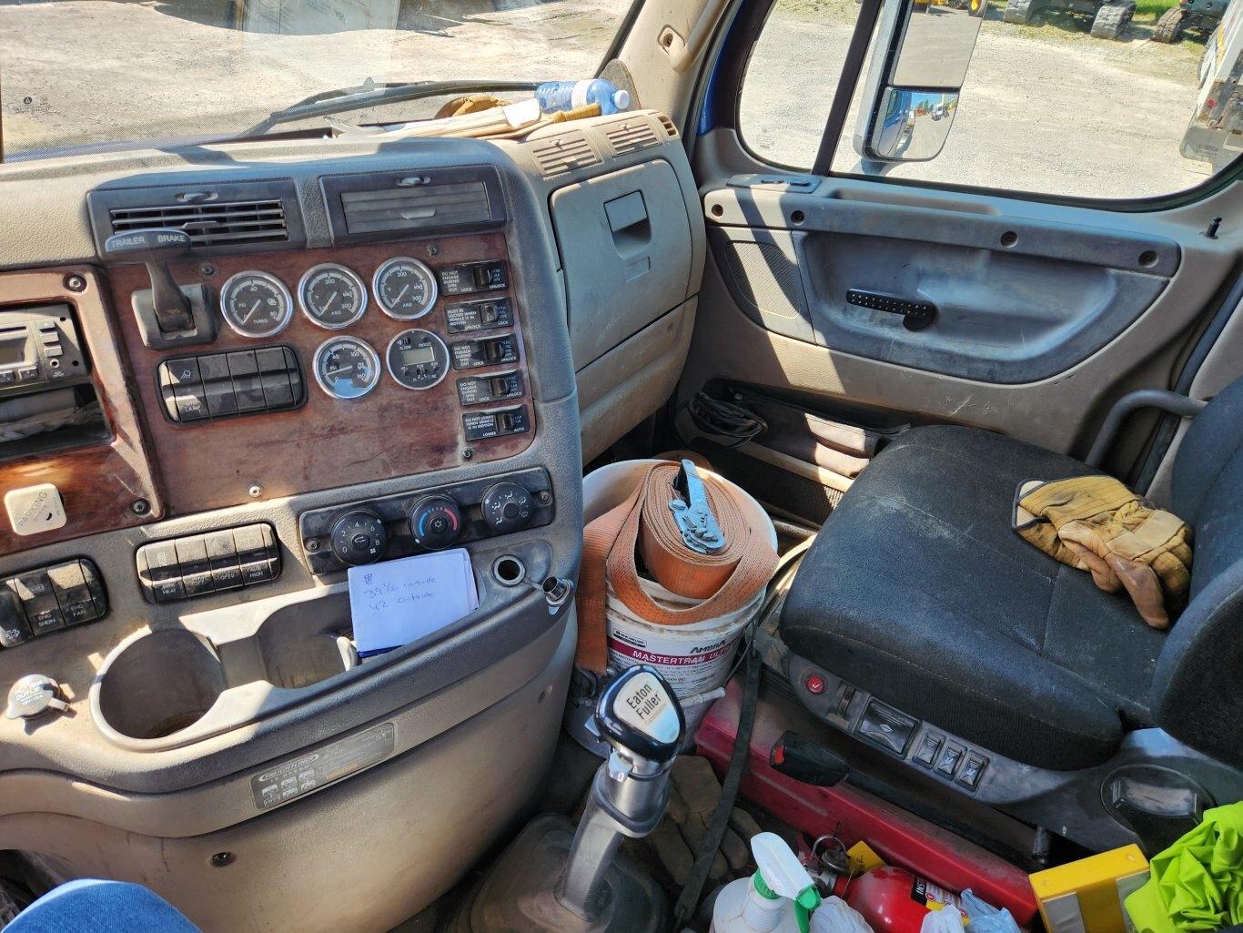 2007 Freightliner Cascadia Day Cab Transport Truck