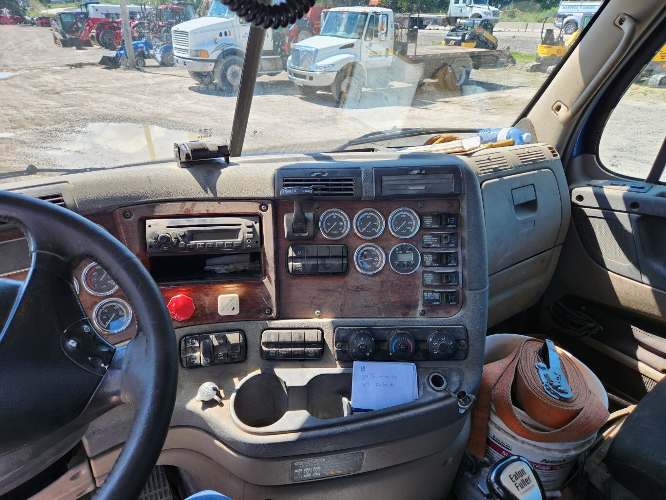 2007 Freightliner Cascadia Day Cab Transport Truck