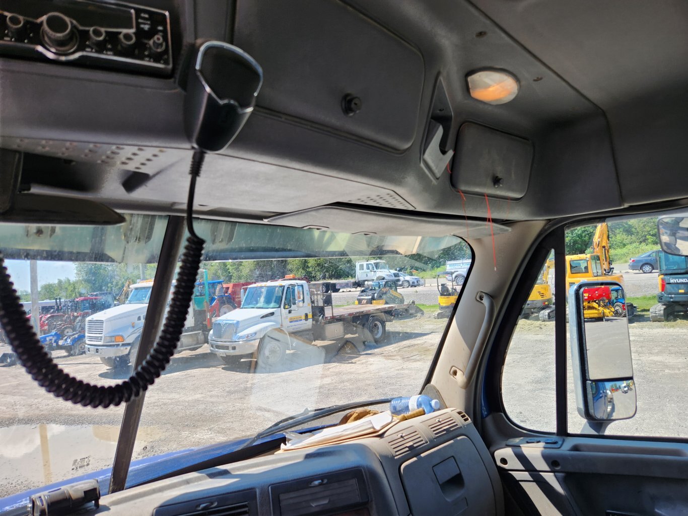 2007 Freightliner Cascadia Day Cab Transport Truck