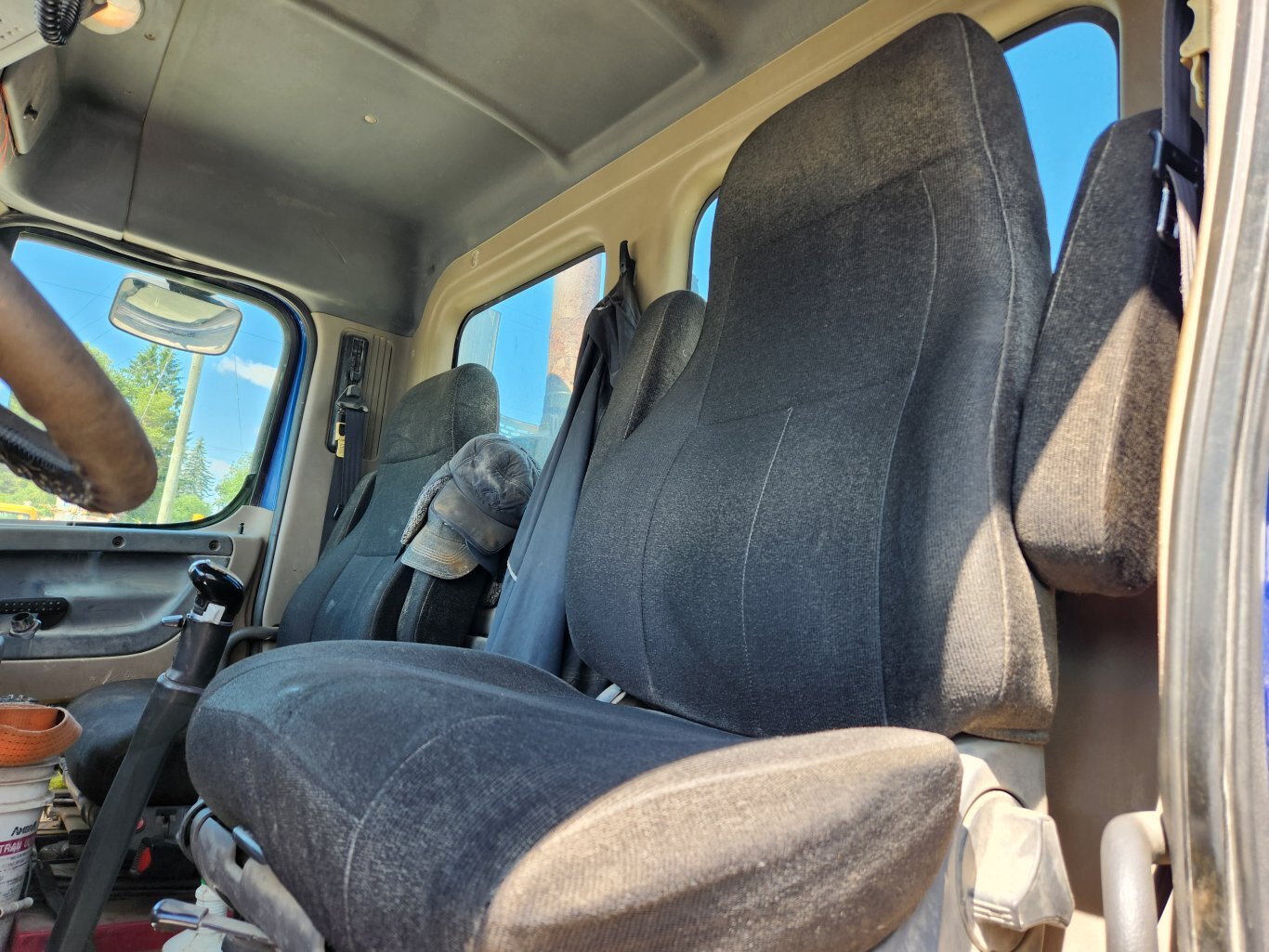 2007 Freightliner Cascadia Day Cab Transport Truck