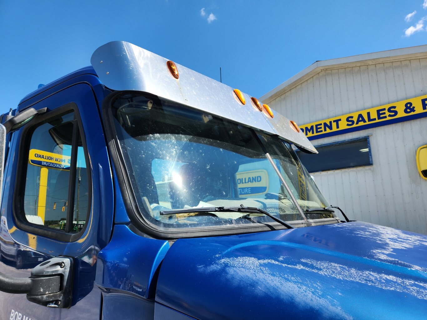 2007 Freightliner Cascadia Day Cab Transport Truck