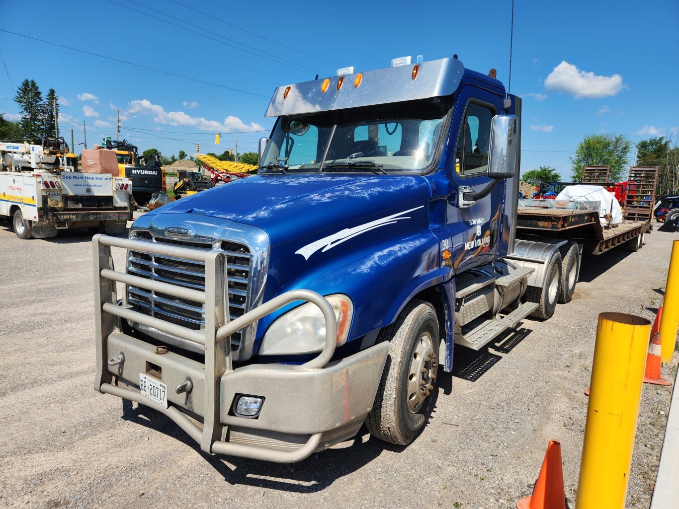 2007 Freightliner Cascadia Day Cab Transport Truck