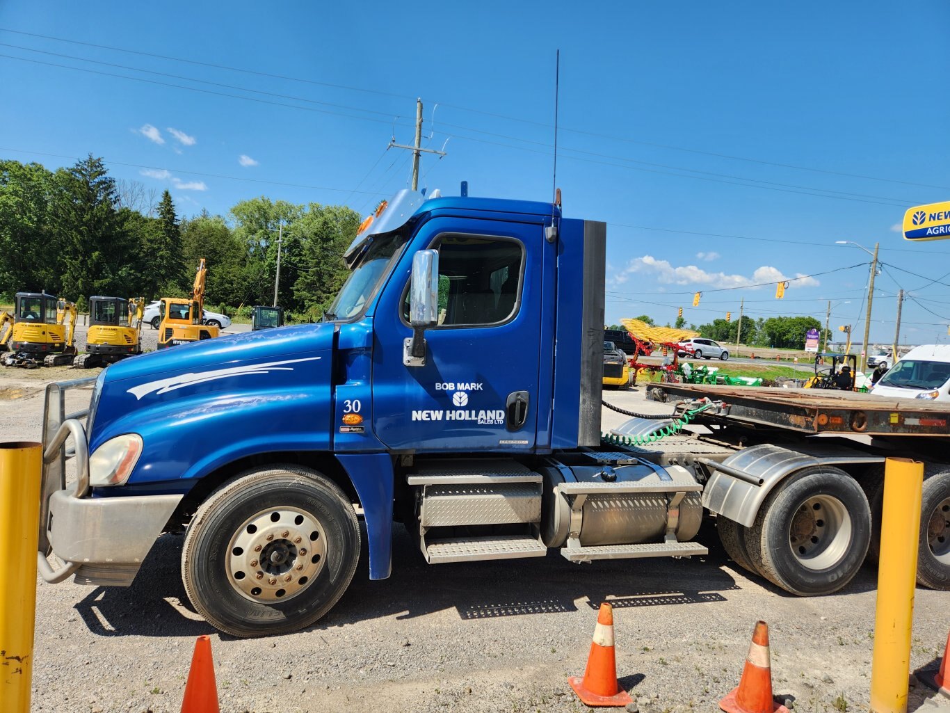 2007 Freightliner Cascadia Day Cab Transport Truck