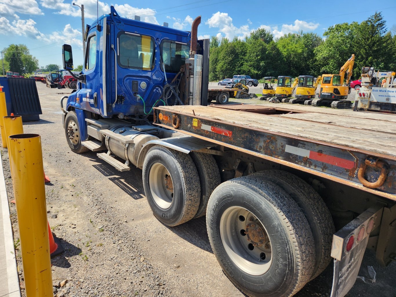 2007 Freightliner Cascadia Day Cab Transport Truck