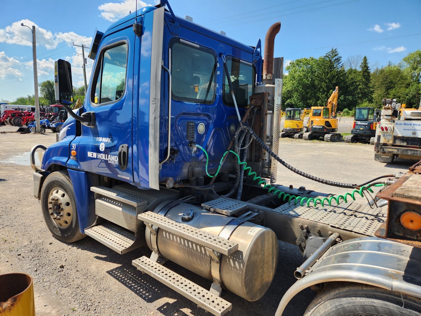 2007 Freightliner Cascadia Day Cab Transport Truck