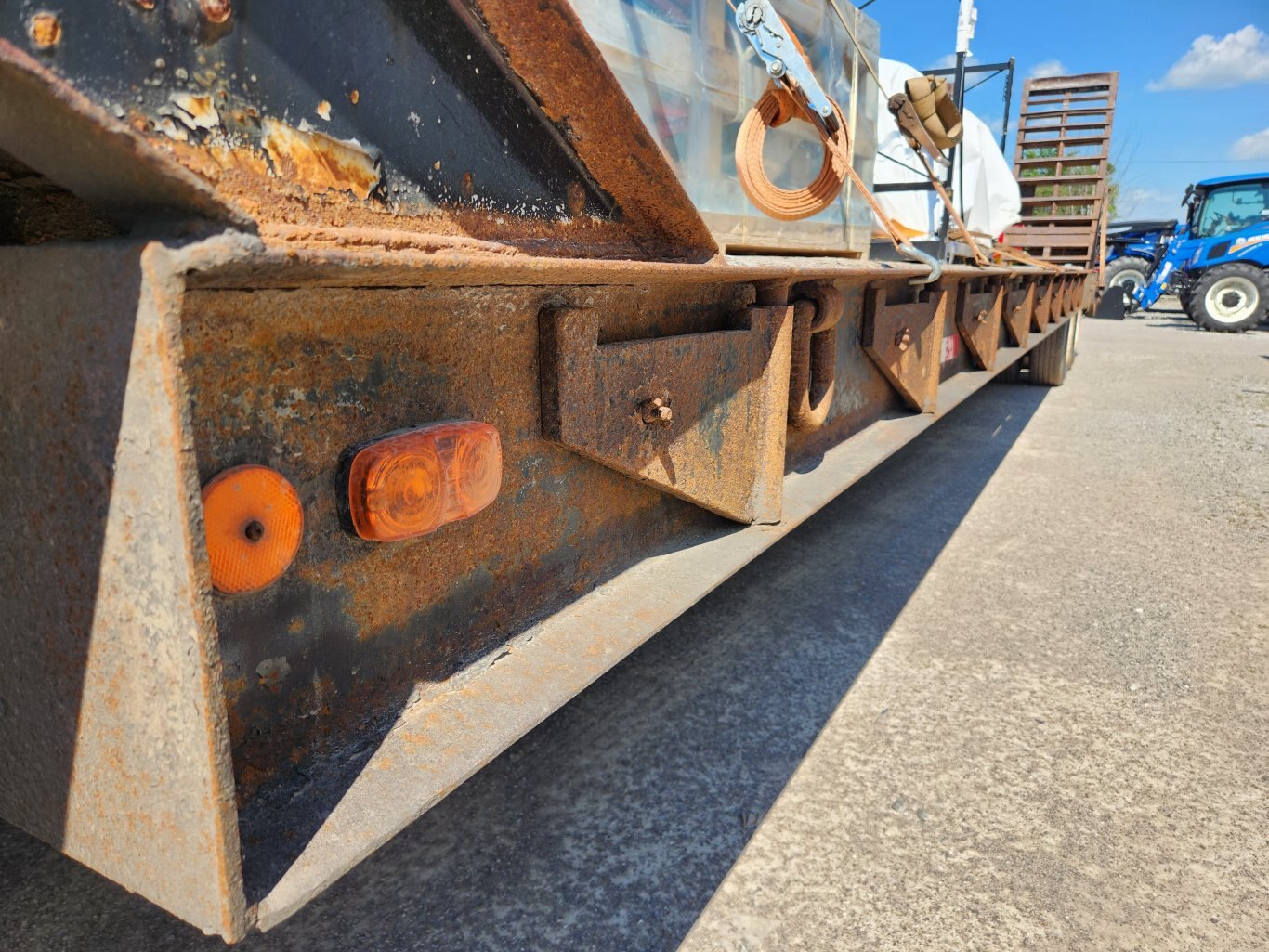 1988 Wallace LBT 30 low boy trailer