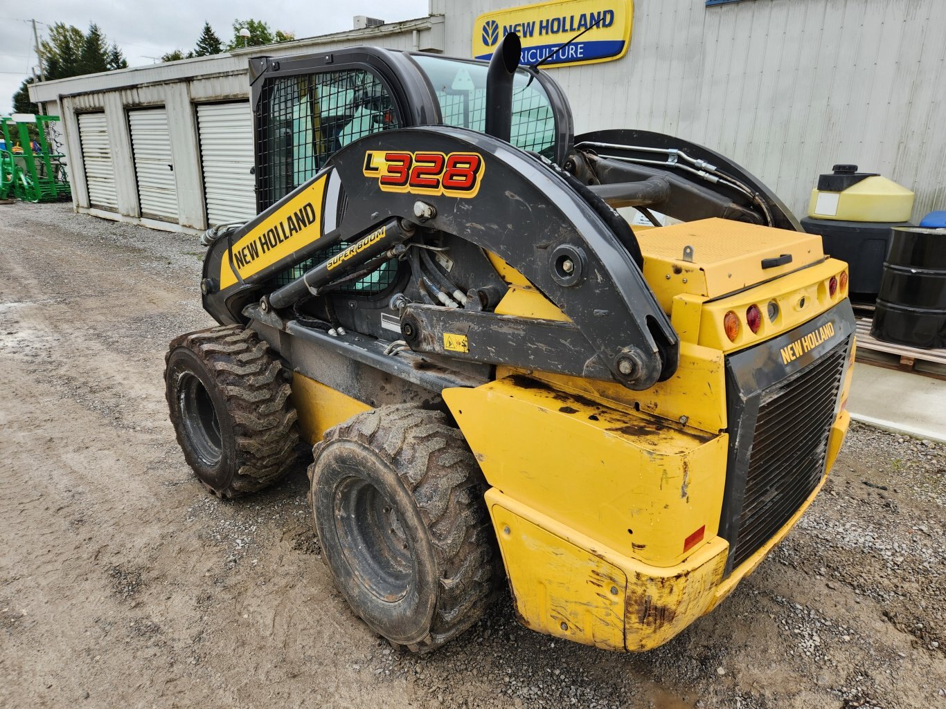 2021 New Holland L328 skid steer