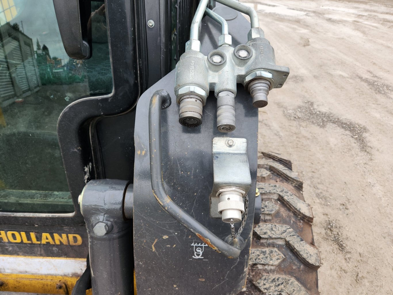 2021 New Holland L328 skid steer