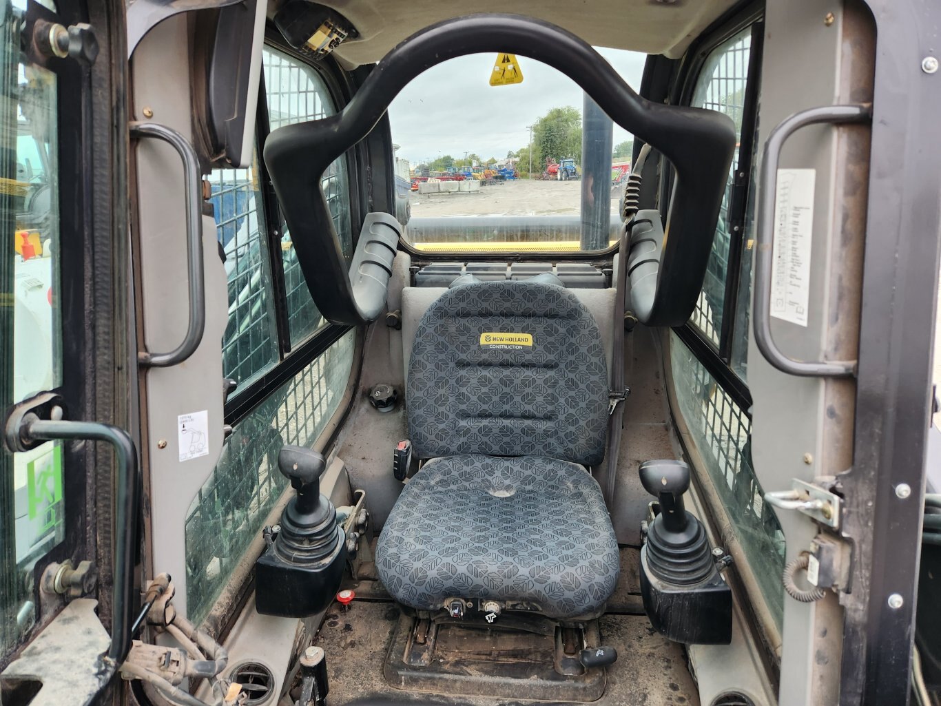 2021 New Holland L328 skid steer