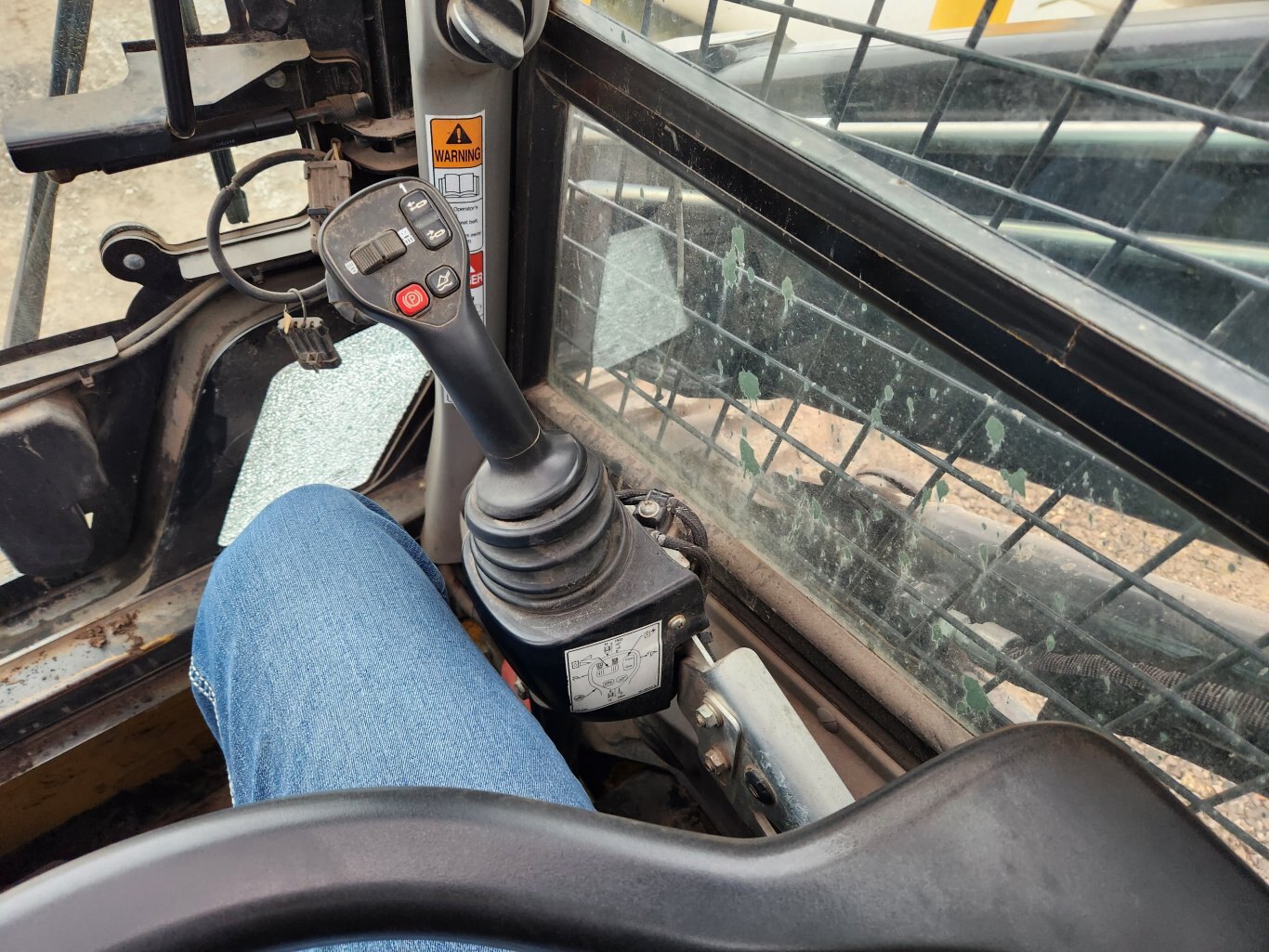 2021 New Holland L328 skid steer