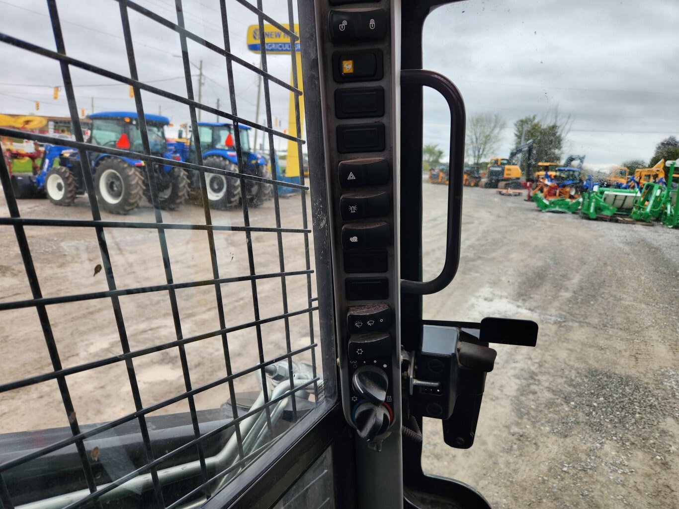 2021 New Holland L328 skid steer