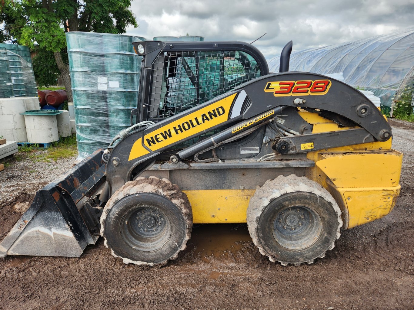 2021 New Holland L328 skid steer