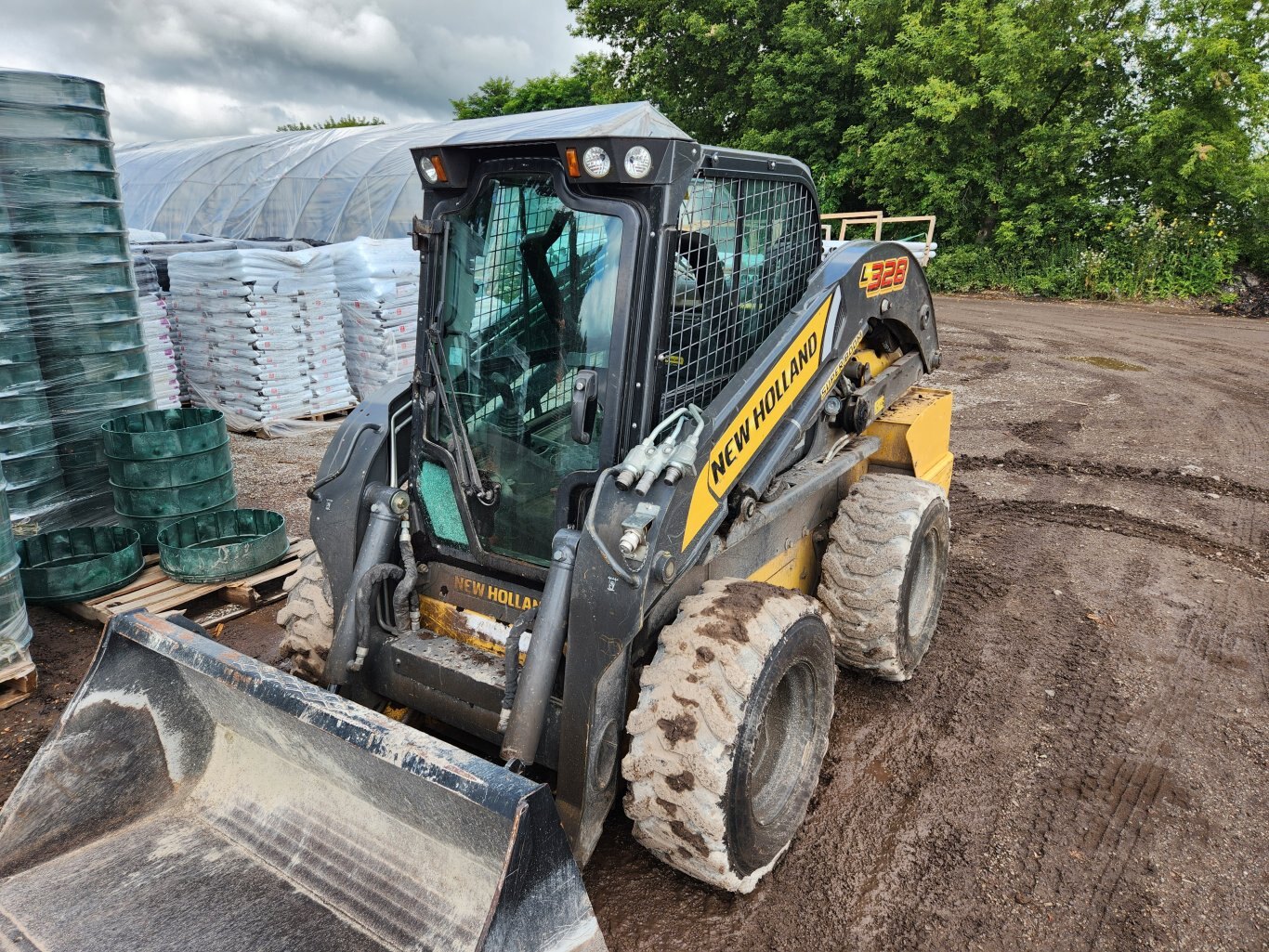 2021 New Holland L328 skid steer