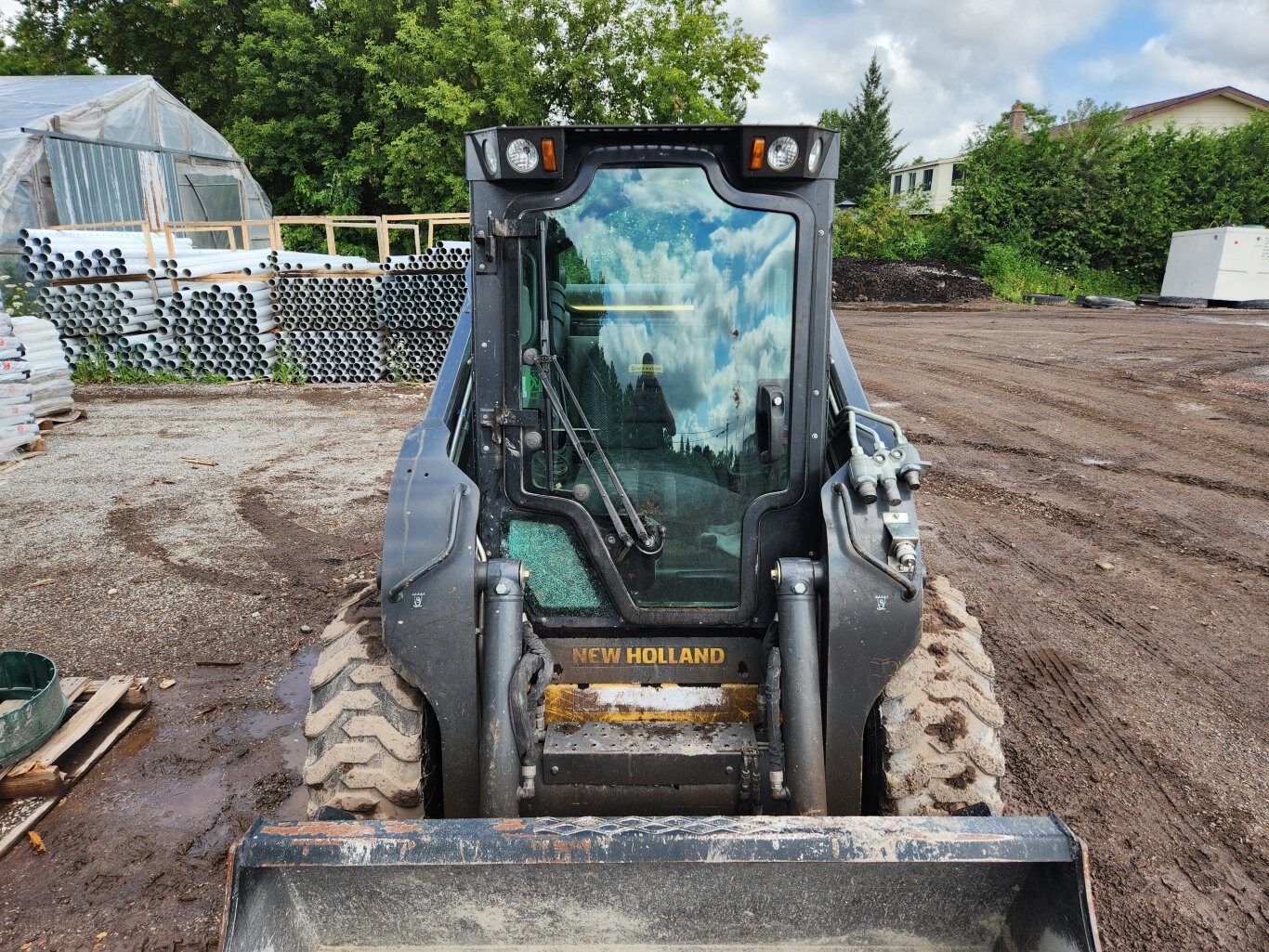 2021 New Holland L328 skid steer