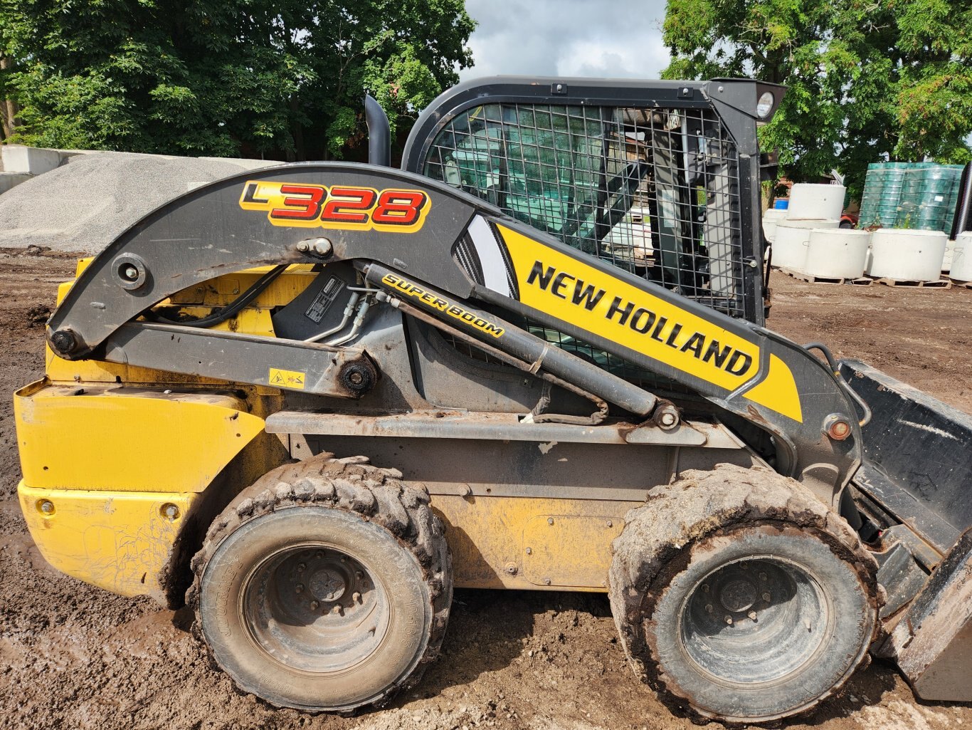 2021 New Holland L328 skid steer