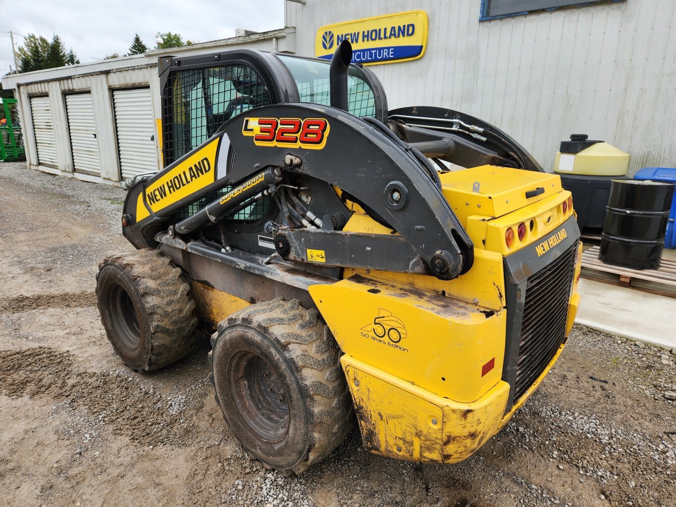 2021 New Holland L328 skid steer