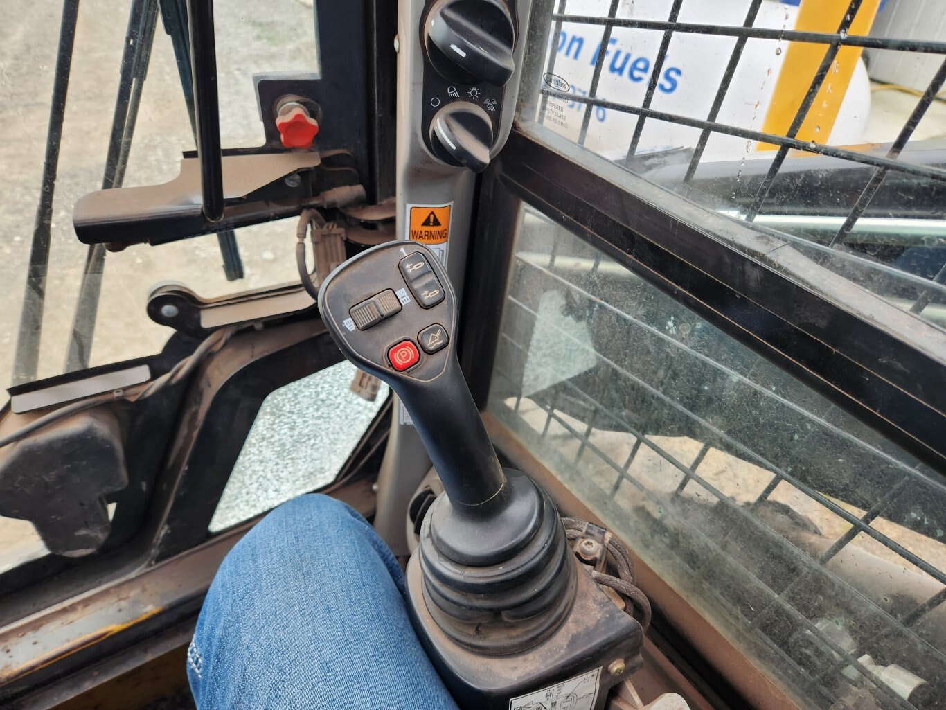 2021 New Holland L328 skid steer