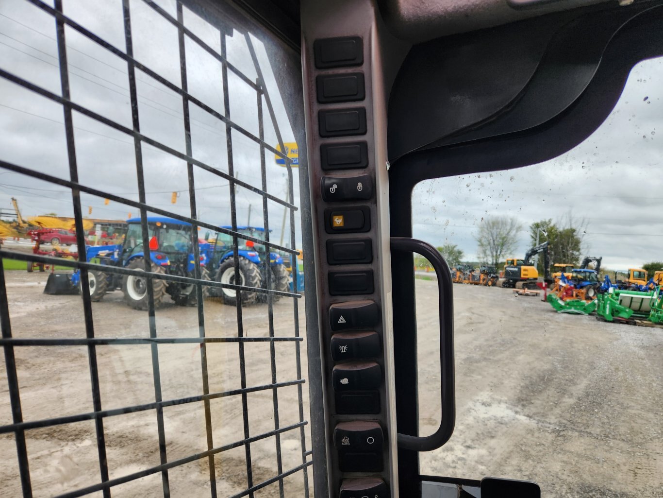 2021 New Holland L328 skid steer